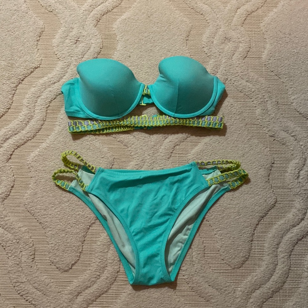 NWOT women’s Victoria’s Secret aqua bikini. Size large bottom. 36C top.